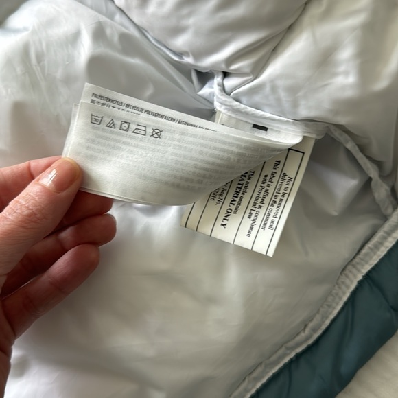 Hollister mini puffer baby blue size S excellent condition - Picture 7 of 8